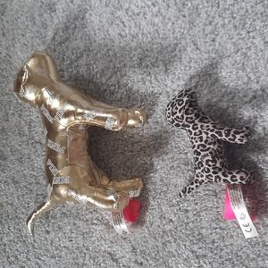 VS pink dogs